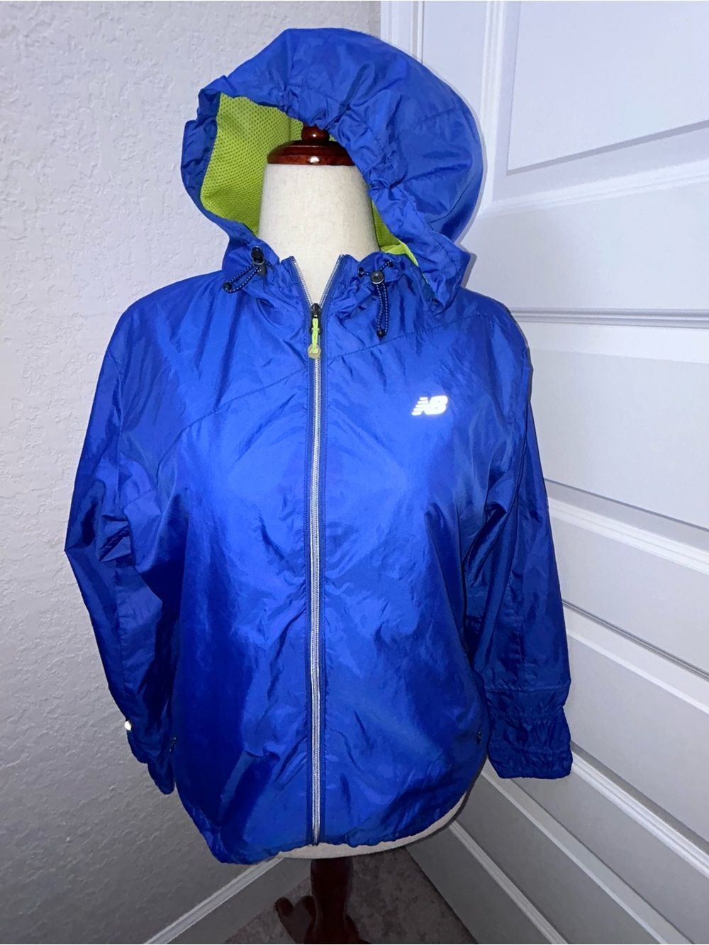 New Balance Zipper Front Long Sleeve Hood Windbreaker Lightweight Jacket Coat